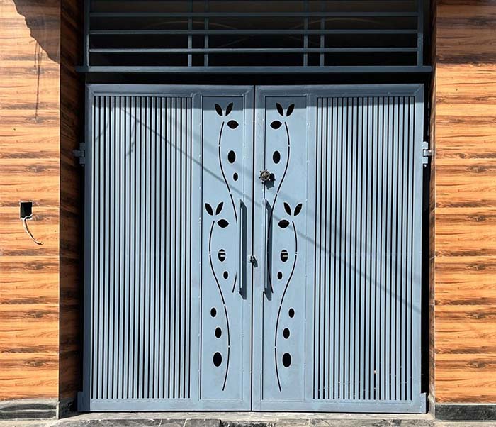 mẫu cổng sắt 2 cánh sắt hộp kết hợp sắt CNC